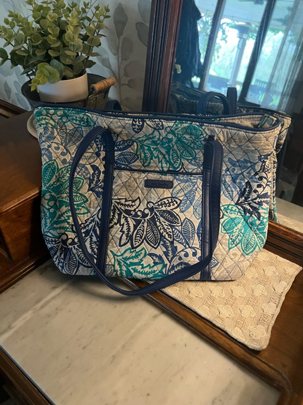 VERA BRADLEY Classic Quilted Trimmed Tote‎ Bag in *RETIRED PATTERN* Santiago FUC